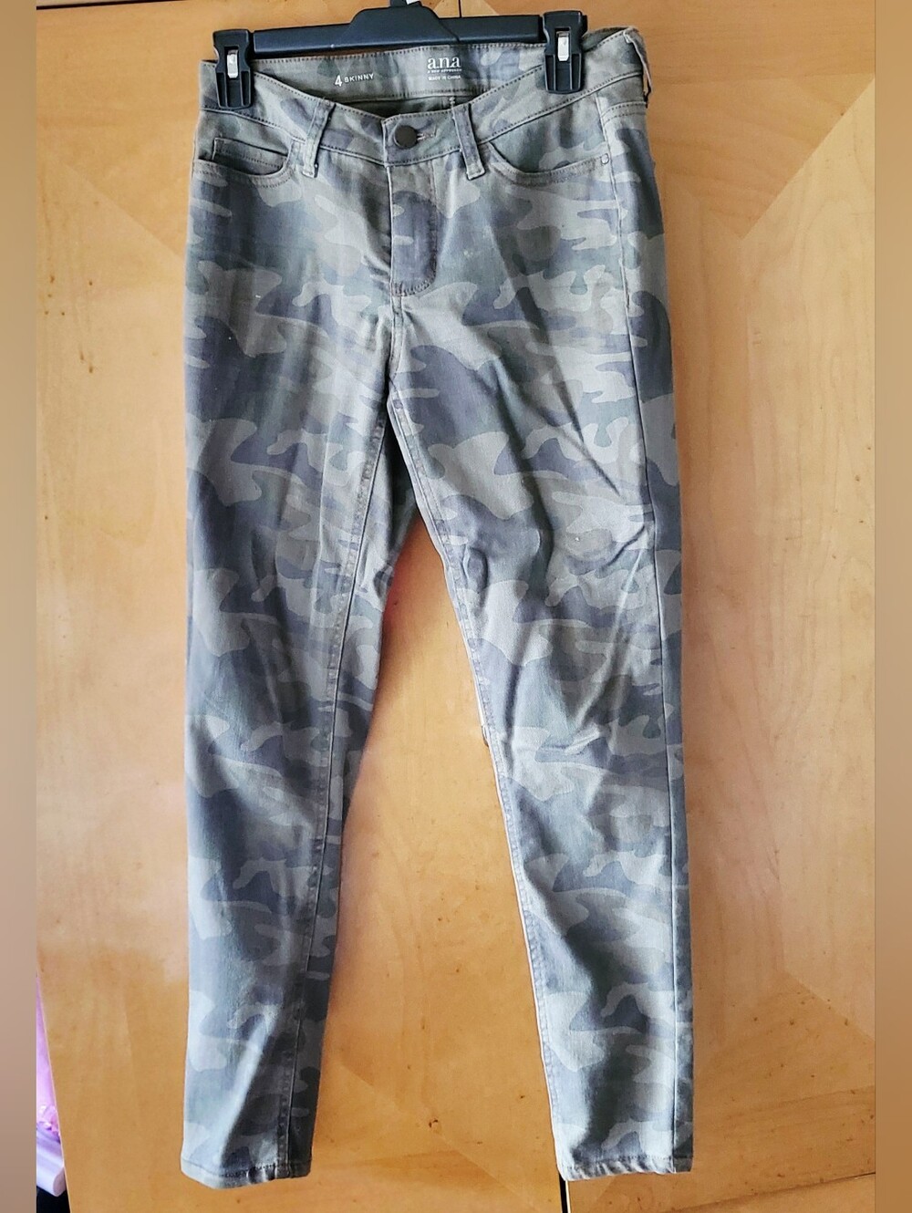 a.n.a Women’s Camo Skinny Jeans in Olive Green
